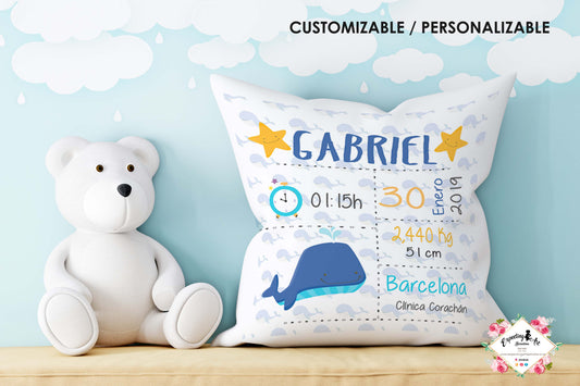 Cojín nacimiento de bebé personalizado con nombre y datos Bebé | Modelo Ballena Gabriel | Funda desenfundable (35cm x 35cm 40cm x 40cm)