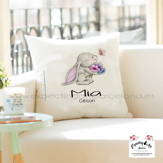 Cojín Cuadrado Personalizado con Nombre | Decoración Infantil Mia conejita| Almohada de Poliéster de 40x40cm y 35x35cm