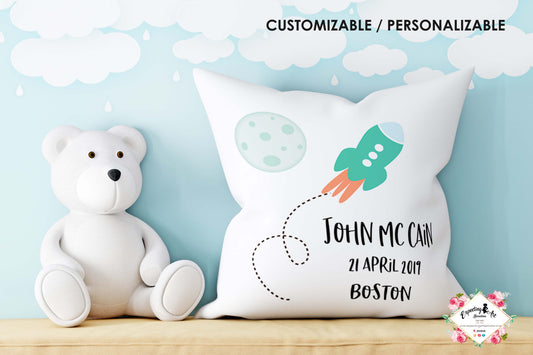 Cojín nacimiento de bebé personalizado con nombre| Modelo Cohete John| Funda desenfundable (35cm x 35cm 40cm x 40cm)