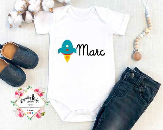 Body Blanco Personalizado para Bebés con Nombre y Cumpleaños - Modelo Rocket